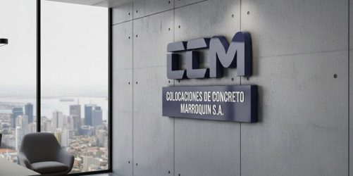 Logo de Colocaciones de Concreto Marroquin S.A. en la pared de oficina de Panamá.